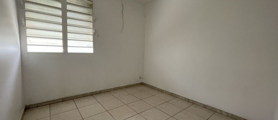 Appartement 4 pièces de 80 m² à - (97232)