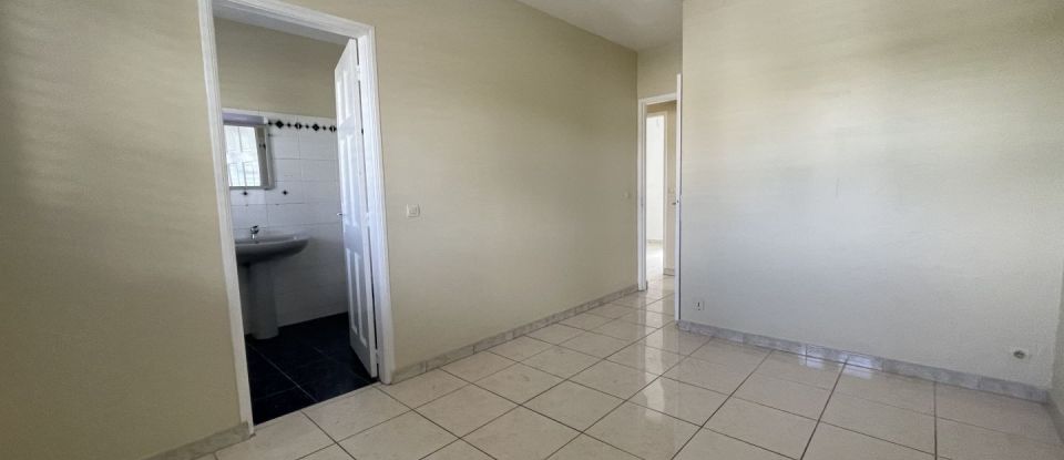 Appartement 4 pièces de 80 m² à - (97232)