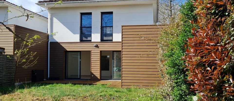 House 4 rooms of 92 m² in Pessac (33600)