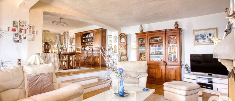 Traditional house 5 rooms of 204 m² in Saint-Raphaël (83530)