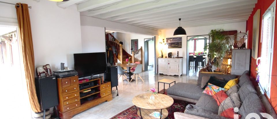 Maison traditionnelle 7 pièces de 160 m² à Barentin (76360)