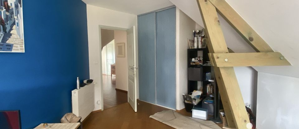 House 7 rooms of 190 m² in Mettray (37390)