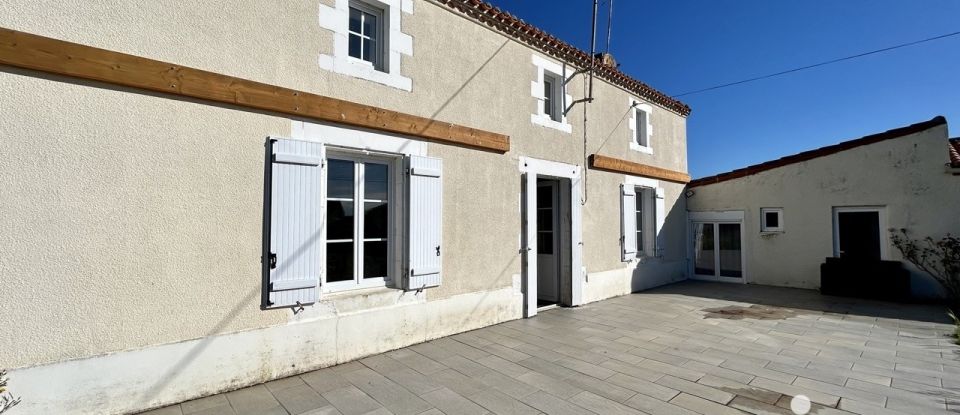 House 8 rooms of 224 m² in Le Chillou (79600)