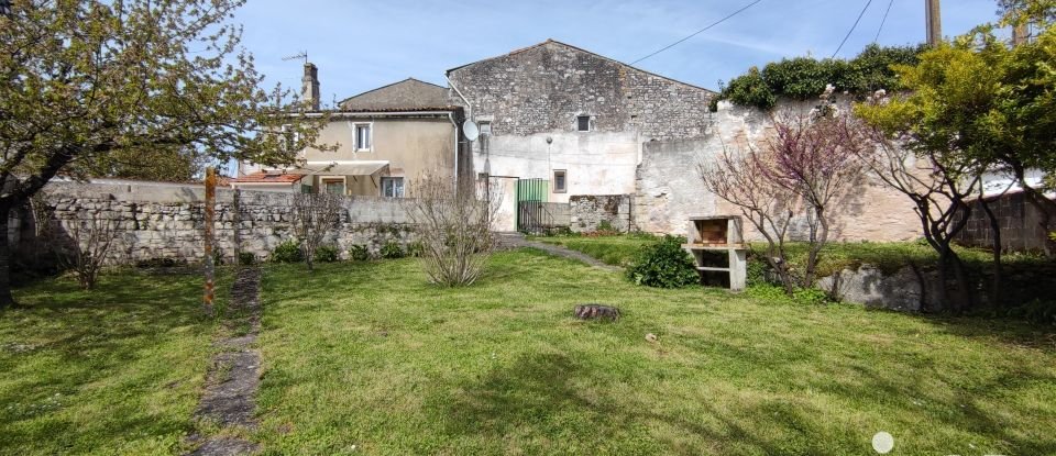 Town house 5 rooms of 75 m² in Saintes (17100)