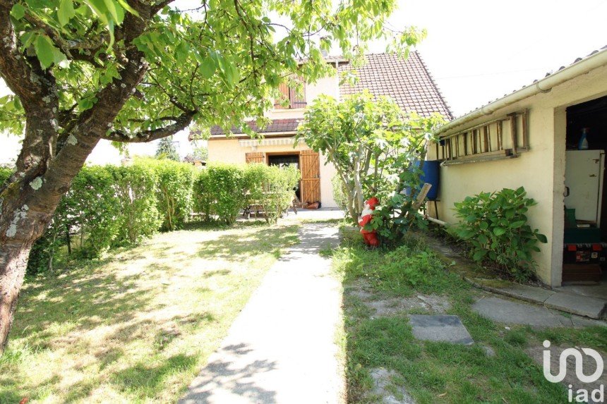 House 4 rooms of 94 m² in Mitry-Mory (77290)