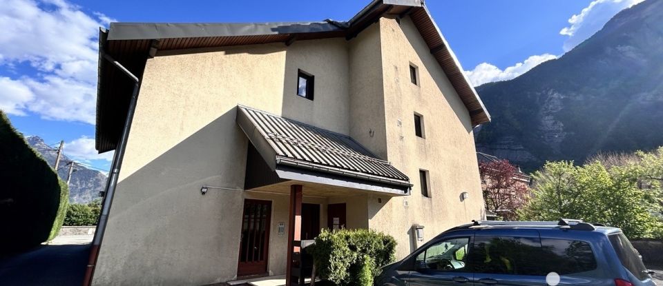 Apartment 4 rooms of 57 m² in Le Bourg-d'Oisans (38520)