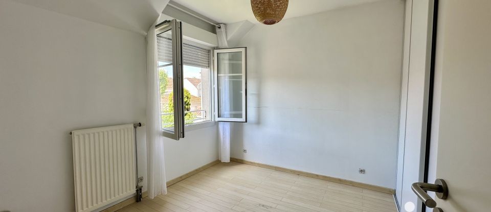 Maison traditionnelle 4 pièces de 79 m² à Sainte-Geneviève-des-Bois (91700)