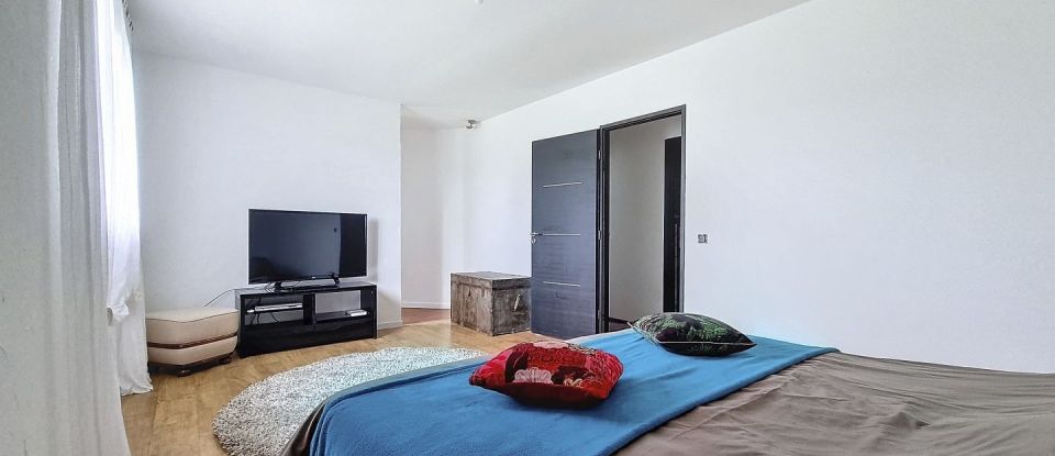 House 7 rooms of 222 m² in Mondavezan (31220)