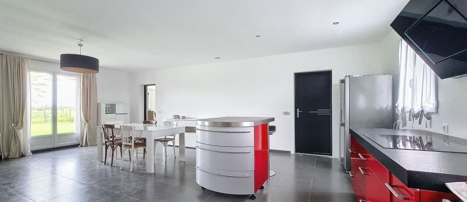 House 7 rooms of 222 m² in Mondavezan (31220)