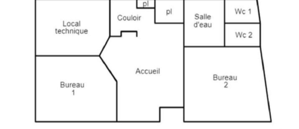 House 4 rooms of 60 m² in SAINT-GUENOLE (29760)