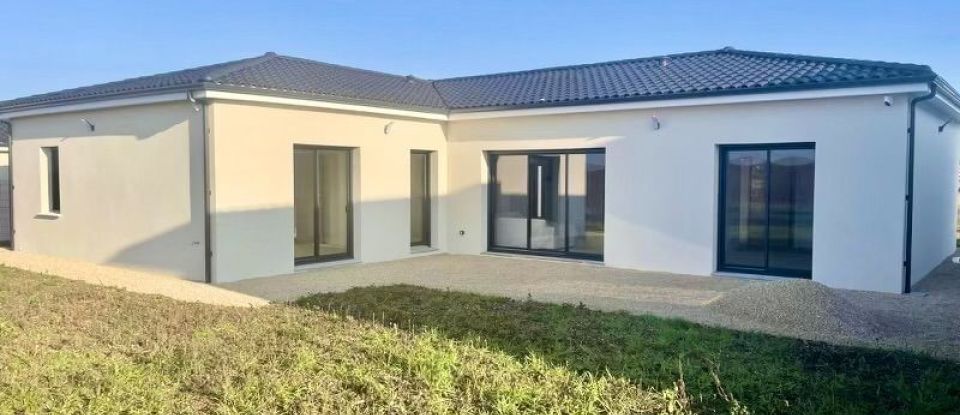 House 7 rooms of 133 m² in Montamisé (86360)