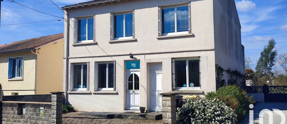 House 9 rooms of 174 m² in Fontenay-le-Comte (85200)