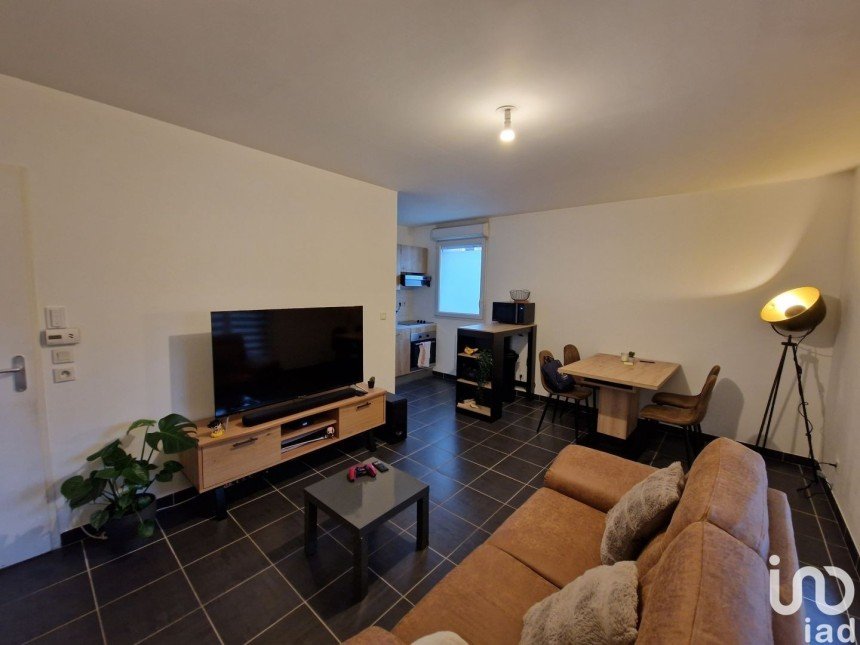 Apartment 2 rooms of 53 m² in Raismes (59590)