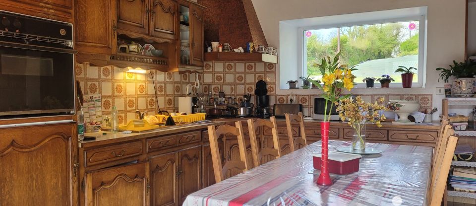House 6 rooms of 125 m² in Roudouallec (56110)