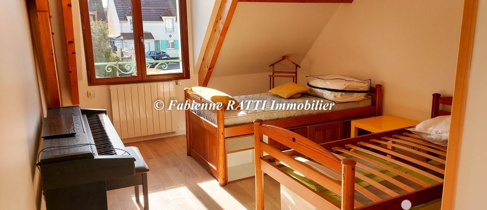 Maison traditionnelle 8 pièces de 202 m² à Carrières-sur-Seine (78420)