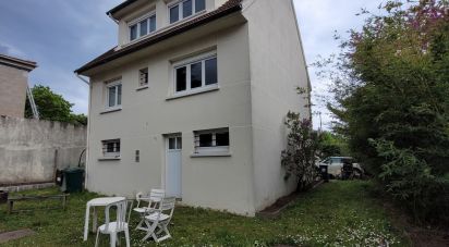 House 6 rooms of 96 m² in Chanteloup-les-Vignes (78570)