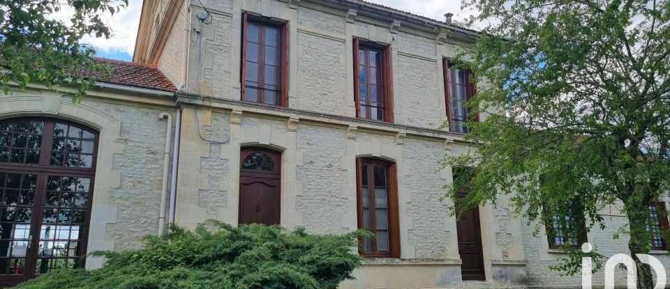 House 12 rooms of 260 m² in Rouillac (16170)