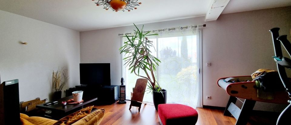 House 6 rooms of 152 m² in Yversay (86170)