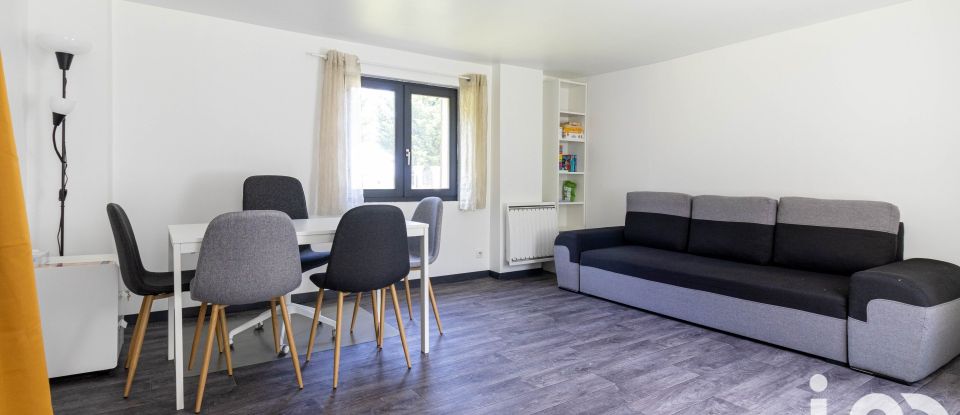 Maison 8 pièces de 220 m² à Mesnil-en-Ouche (27330)