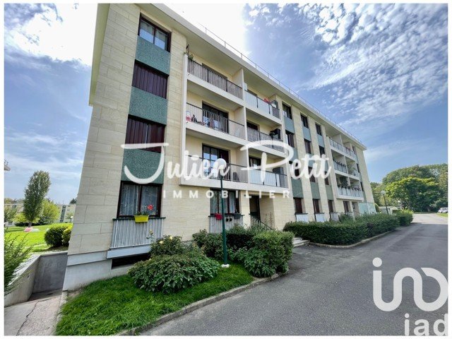 Apartment 4 rooms of 78 m² in Wissous (91320)