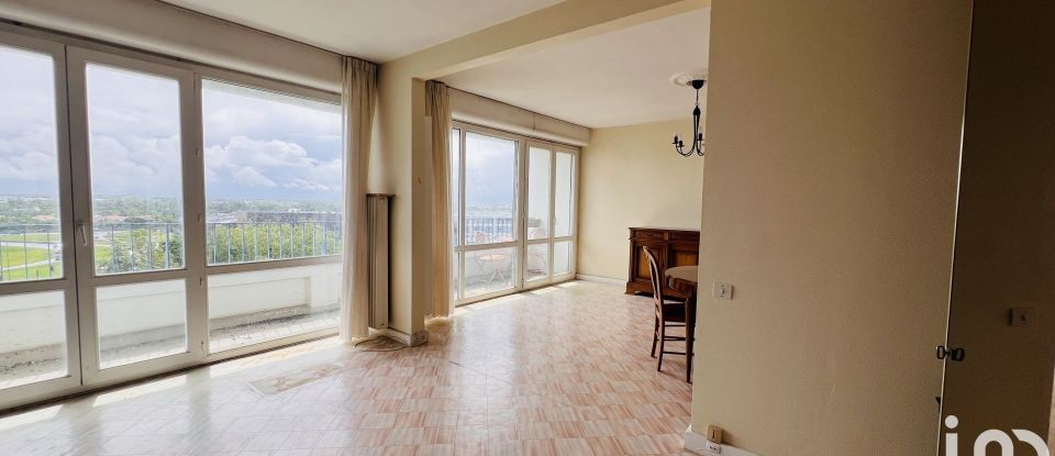 Apartment 3 rooms of 71 m² in La Rochelle (17000)