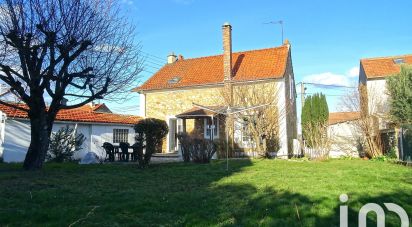 Traditional house 6 rooms of 108 m² in Ris-Orangis (91130)