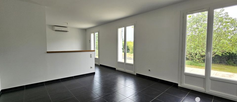 Country house 5 rooms of 104 m² in Saint-Sornin (16220)