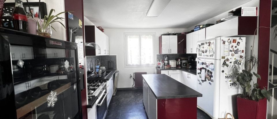 House 6 rooms of 121 m² in Savigny-le-Temple (77176)