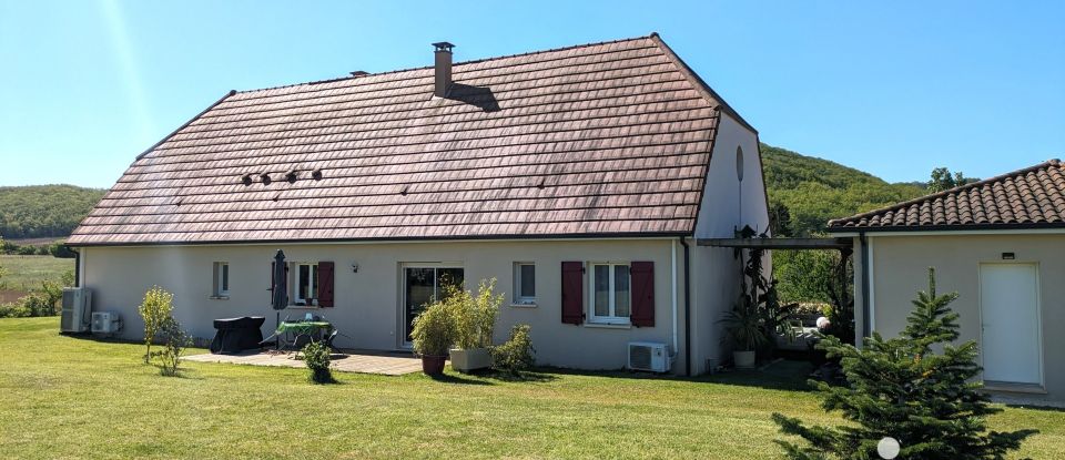 Maison traditionnelle 8 pièces de 280 m² à Berbiguières (24220)