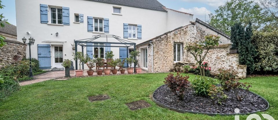 House 8 rooms of 257 m² in Bussières (77750)