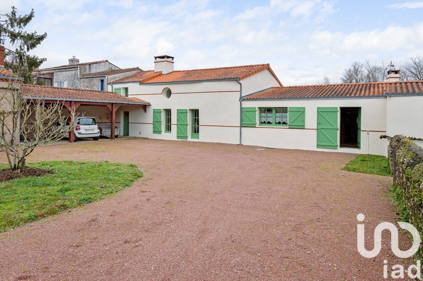 Longere 13 rooms of 200 m² in La Haie-Fouassière (44690)