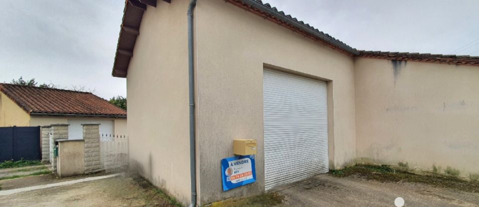 Parking of 60 m² in Brie (16590)