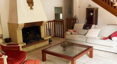Traditional house 8 rooms of 169 m² in Saint-Cyr-sur-Loire (37540)