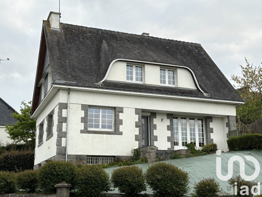 Traditional house 7 rooms of 132 m² in Pontivy (56300)