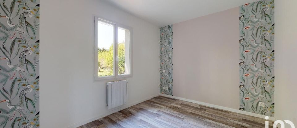 House 5 rooms of 99 m² in Saint-Porchaire (17250)