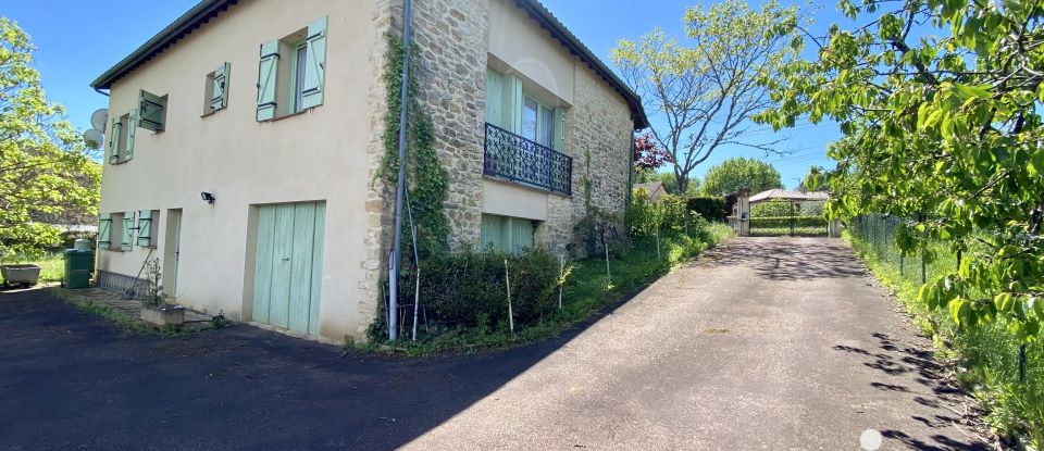 House 4 rooms of 136 m² in Sarlat-la-Canéda (24200)