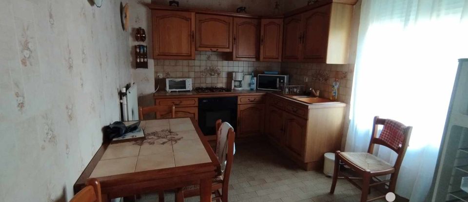 Village house 3 rooms of 84 m² in Moulins (02160)