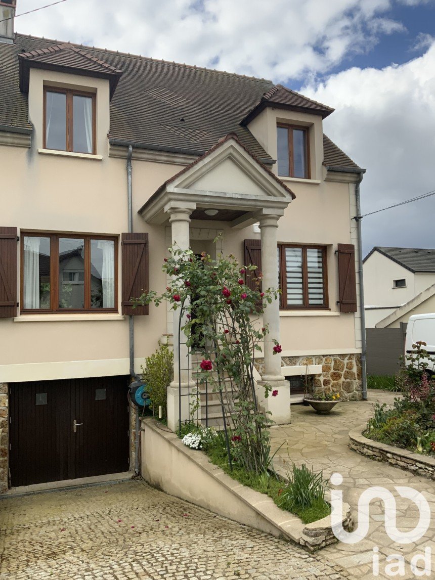 House 5 rooms of 107 m² in Houilles (78800)