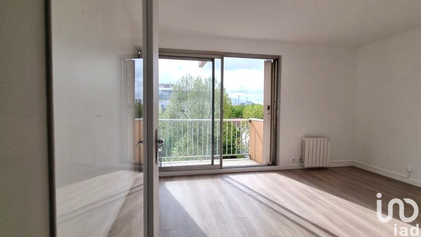 Apartment 2 rooms of 46 m² in Montrouge (92120)