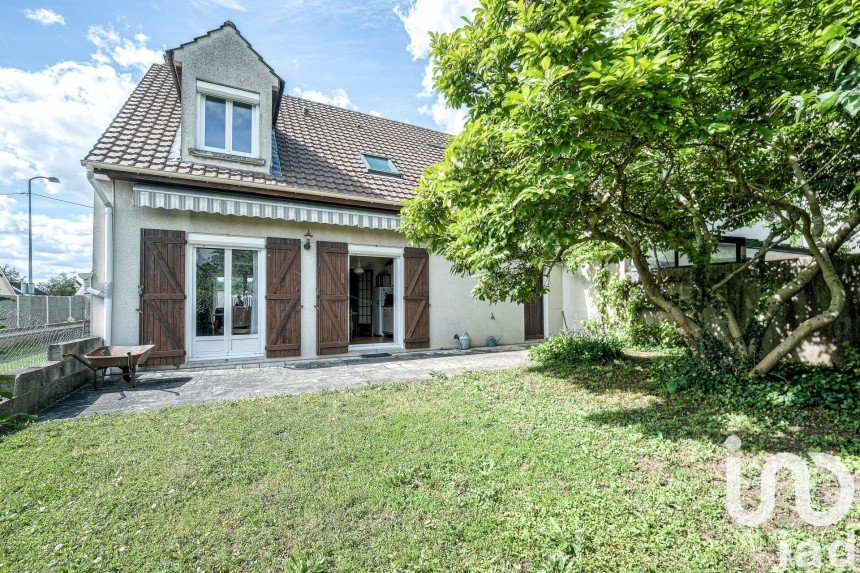 Maison traditionnelle 6 pièces de 118 m² à Pontault-Combault (77340)