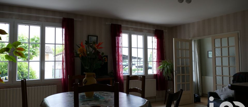 House 5 rooms of 88 m² in Taizé-Aizie (16700)