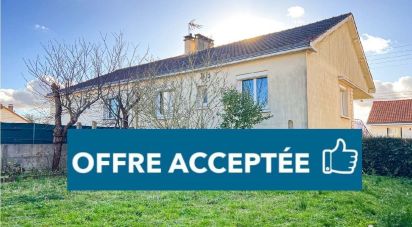 House 4 rooms of 76 m² in SAINT-PIERRE-MONTLIMART (49110)