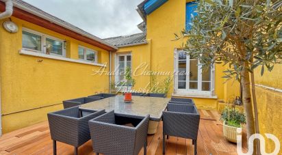 House 6 rooms of 146 m² in Orsay (91400)