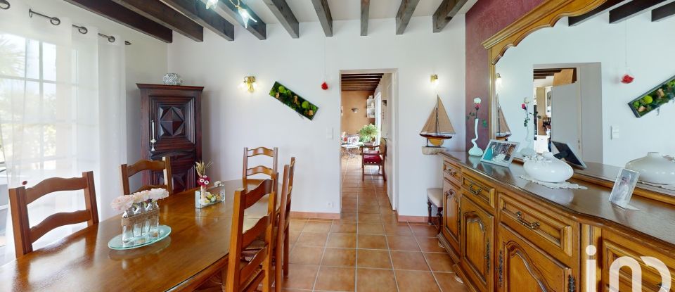 Traditional house 6 rooms of 187 m² in Vergoignan (32720)