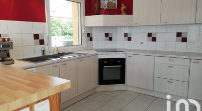 House 6 rooms of 132 m² in Plonéour-Lanvern (29720)