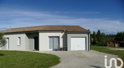 Pavilion 5 rooms of 106 m² in Bernac (16700)