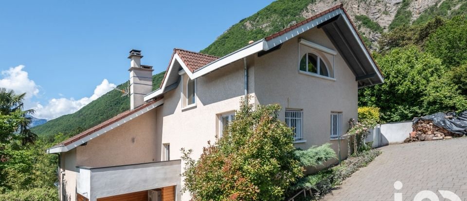House 7 rooms of 222 m² in La Tronche (38700)