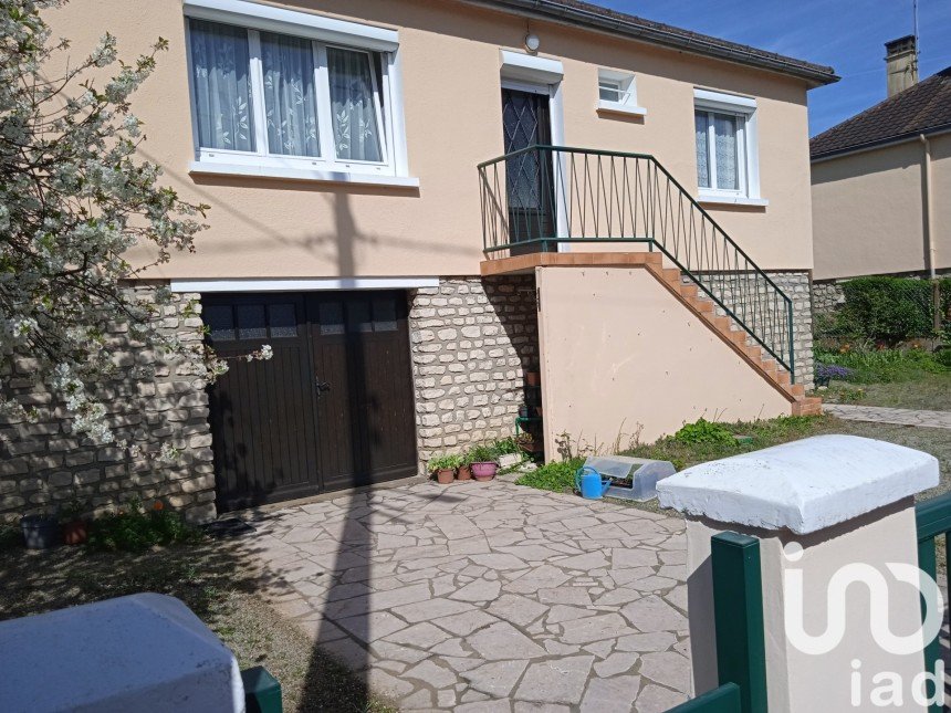Maison 4 pièces de 62 m² à Saint-Cosme-en-Vairais (72110)