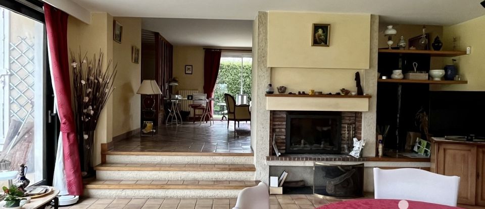 House 8 rooms of 214 m² in Gambais (78950)