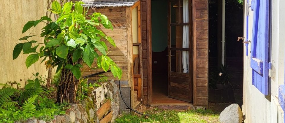 Maison traditionnelle 6 pièces de 125 m² à Petite-Île (97429)